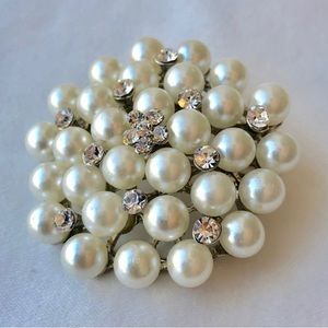 EUC vintage pearls and rhinestones brooch